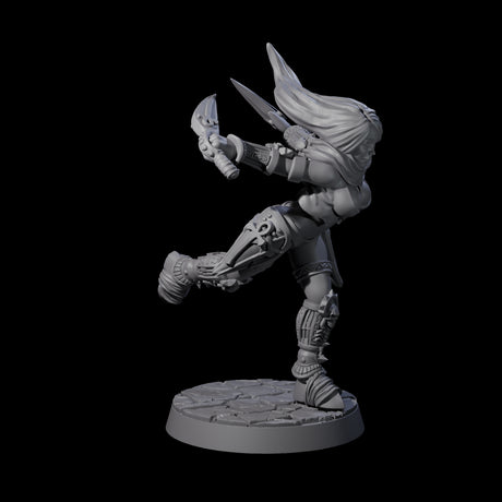Diving Duel Dagger Rogue Miniature for Dungeons and Dragons, Pathfinder or other TTRPGs