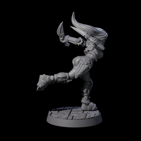 Diving Duel Dagger Rogue Miniature for Dungeons and Dragons, Pathfinder or other TTRPGs