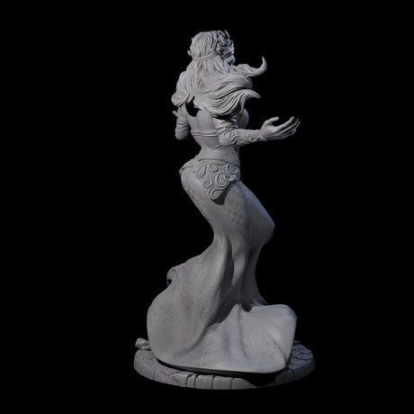Gesturing Regal Queen Miniature for Dungeons and Dragons, Pathfinder or other TTRPGs