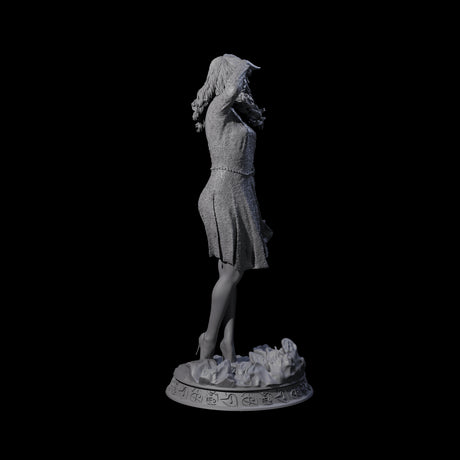 Linda - Lookout Heroine Miniature for Dungeons and Dragons, Pathfinder or other TTRPGs