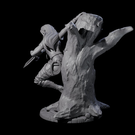 Luna - Climbing Rogue Miniature for Dungeons and Dragons, Pathfinder or other TTRPGs