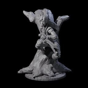 Luna - Climbing Rogue Miniature for Dungeons and Dragons, Pathfinder or other TTRPGs