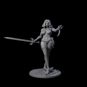 Saphire - Slave Fighter Miniature for Dungeons and Dragons, Pathfinder or other TTRPGs