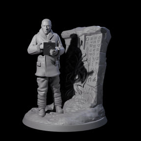 Shrewd Human Investigator Miniature for Dungeons and Dragons, Pathfinder or other TTRPGs