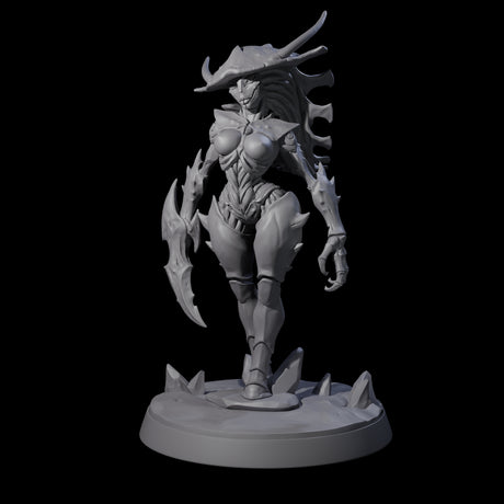 Thri-kreen Hybrid Pinup Miniature for Dungeons and Dragons, Pathfinder or other TTRPGs
