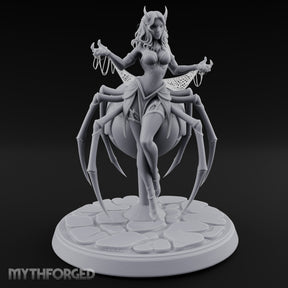 Chains Dangling Horned Drider Queen — 32mm