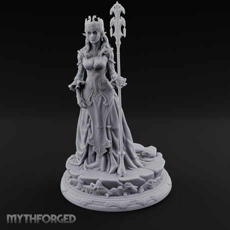 Crown And Staff Wielding Elf Queen — 32mm