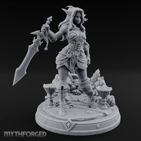 Jagged Blade Raised Smirking Elf Warrior — 32mm