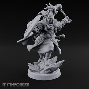Mace Smashing Shield Bracing Reef Knight Miniature for Dungeons and Dragons, Pathfinder or other TTRPGs