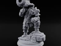 Shouldering the Big Gun Dwarf Cannoneer turntable