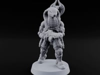 Hood Flared, Safety Off Yuan-ti Pureblood Cobra Soldier with Sci-Fi Rifle turntable