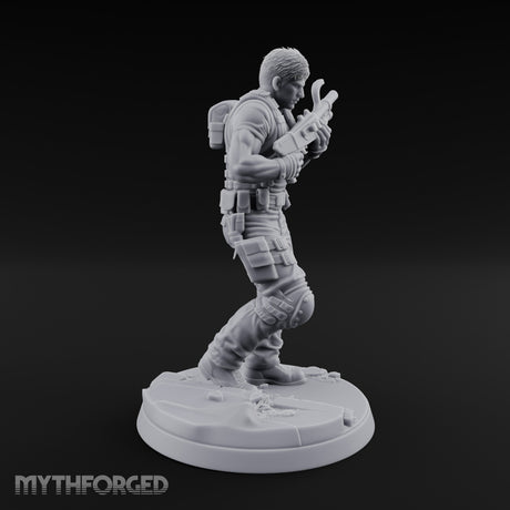 Shotgun Levelling Human Survivor Miniature for Dungeons and Dragons, Pathfinder or other TTRPGs