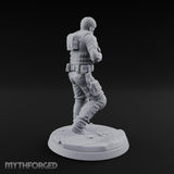 Shotgun Levelling Human Survivor Miniature for Dungeons and Dragons, Pathfinder or other TTRPGs