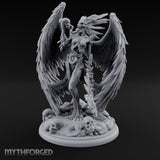 Skull Aloft Shrieking Demon Queen — 32mm