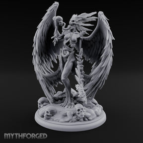 Skull Aloft Shrieking Demon Queen — 32mm